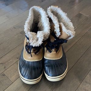 Sorel short boots
